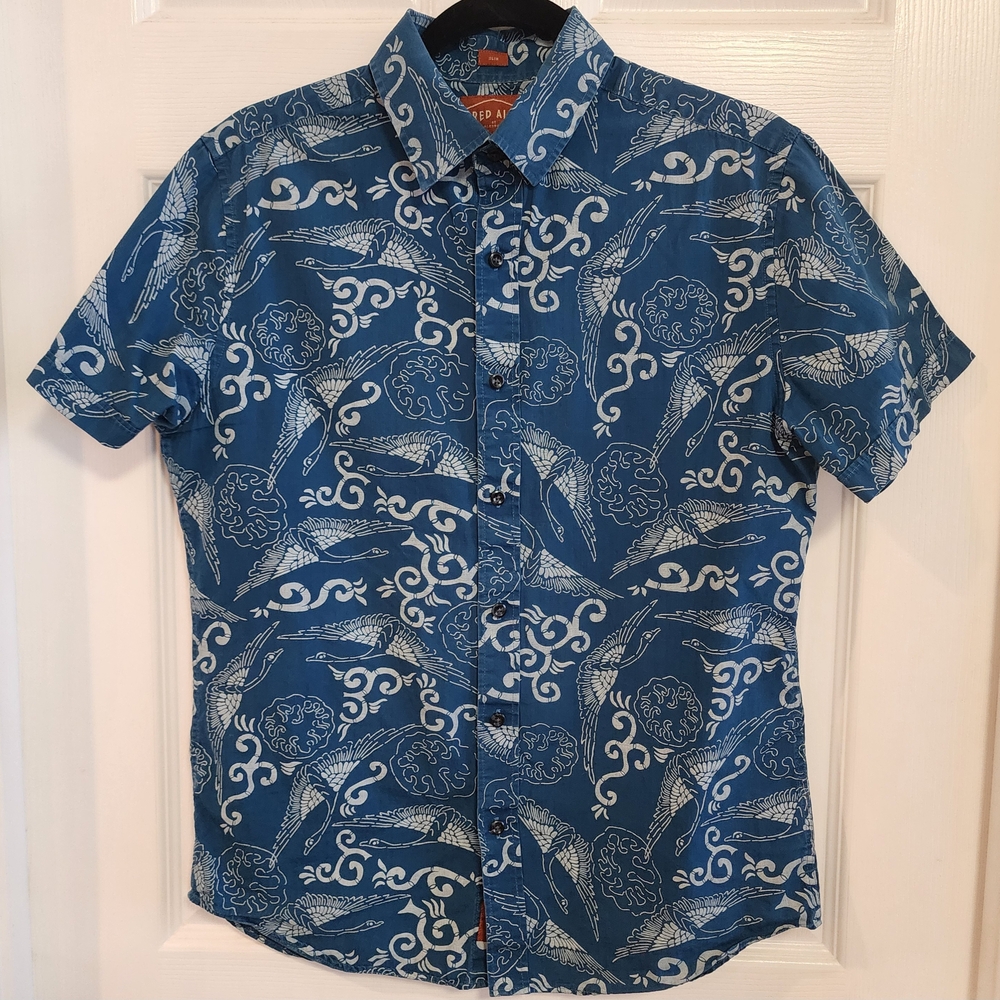 Red Ale By Alesbury Blue Bird Patterned Hawaiian Men's Shirt Small